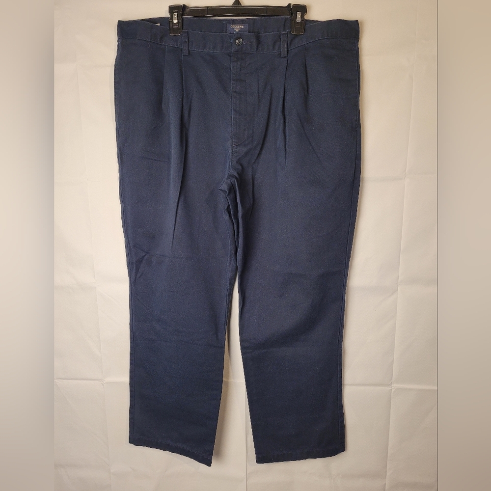 Dockers Men Size 44x32 Navy Blue Comfort Khaki Pleated Relaxed Fit Pants